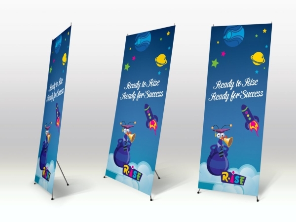 In standee chân X di động